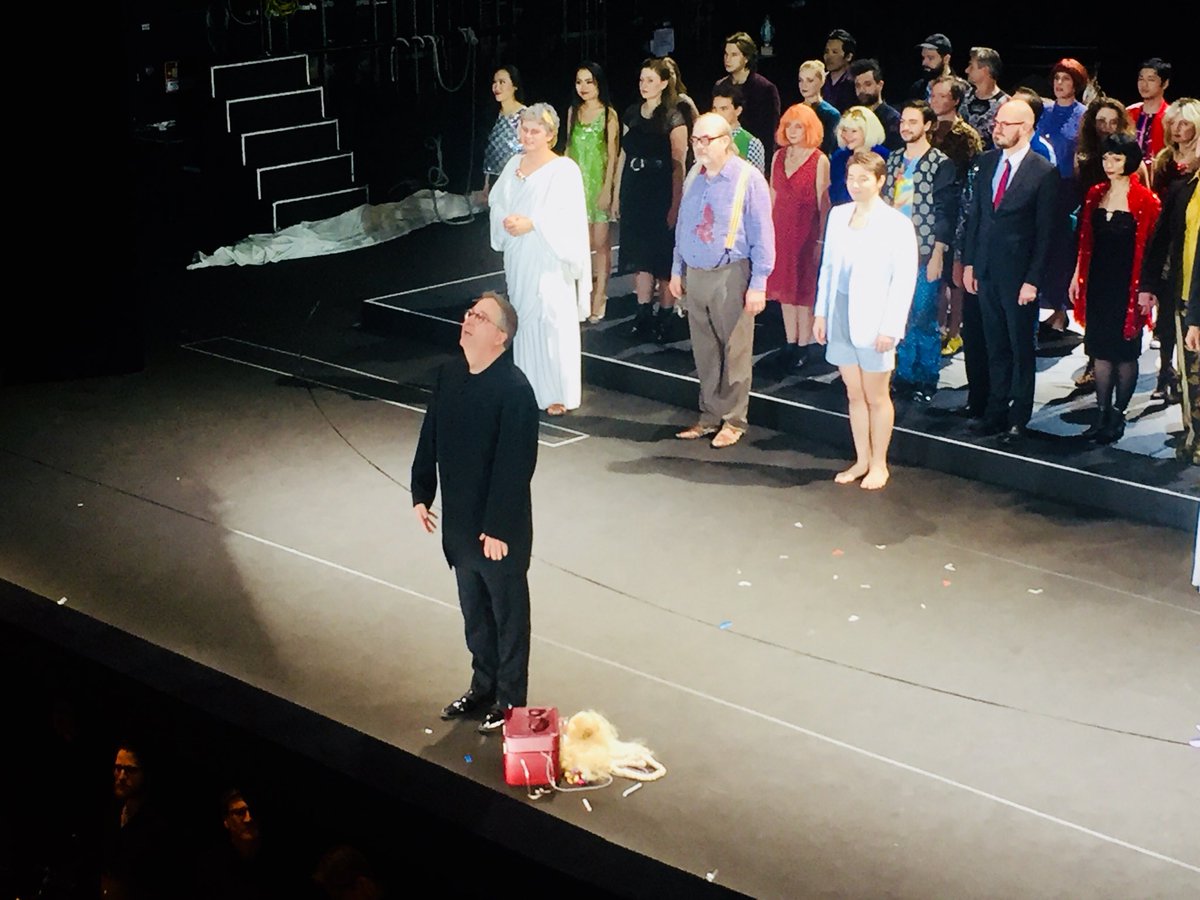 So glad to mad it in time - even with usual @DB_Bahn cancellation - for very fine #lavestale @TheaterWien. Imaginative staging @JohannesErath, strong stylish #BertranddeBilly, perfect cast - #EzavandenHeever @Spikelmyers #FranzJosefSelig #ClaudiaMahnke. A pure #Spontini joy! 🤗🤗