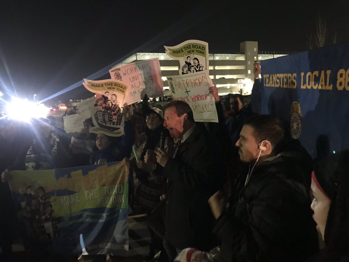 DebAxt's tweet image. To the 600 #AmazonWorkers standing up to @amazon tonight in Staten Island: count on @dianesavino @MaxRose4NY @JimmyVanBramer @bradlander @CWAUnion @Teamsters @RWDSU @MaketheRoadNY @nychange @ALIGNny to stand with you.