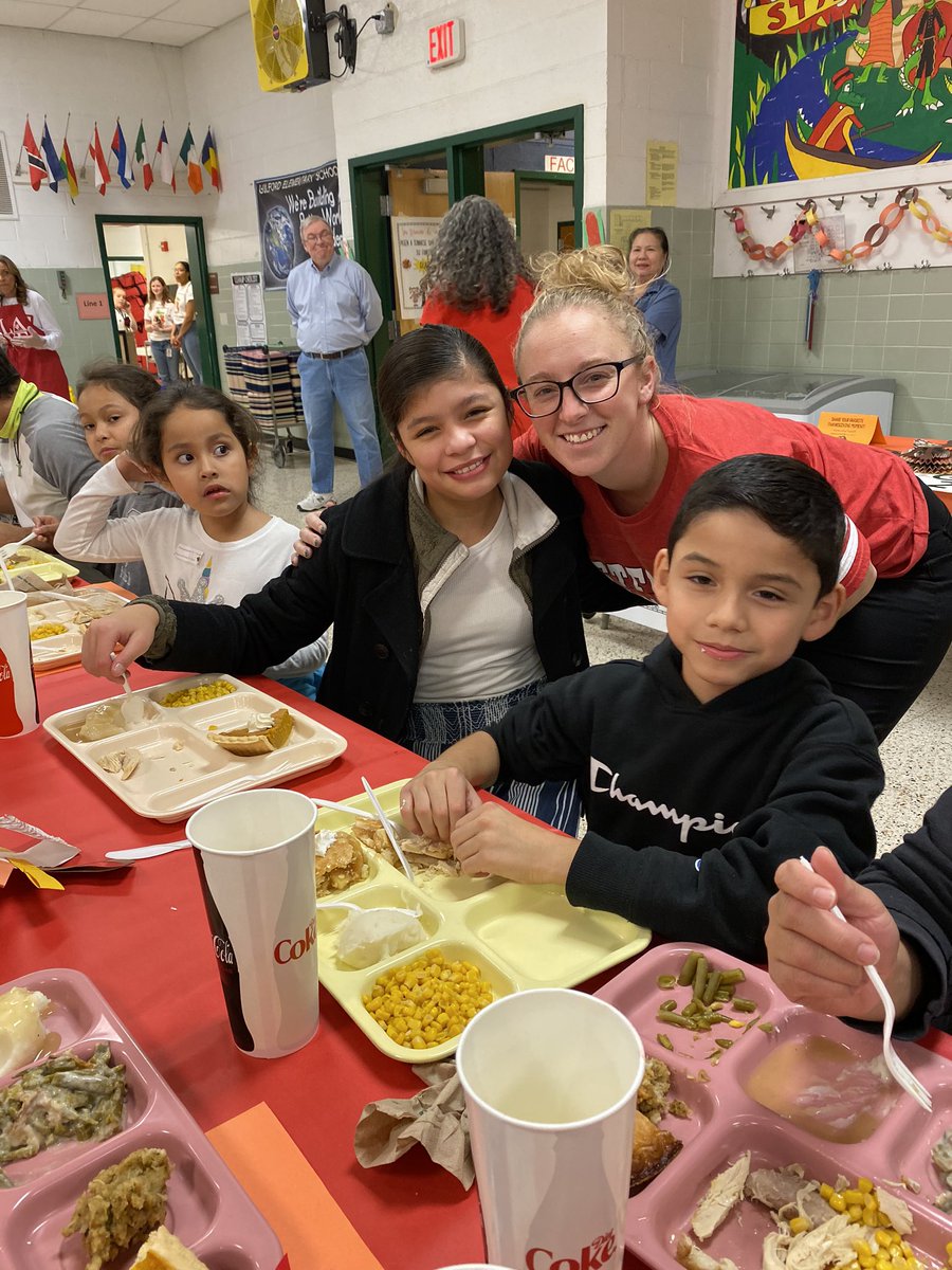 SterlingMiddle1's tweet photo. The energy in here is amazing! Thank you @GuilfordEle for your annual community Thanksgiving Dinner! This  is what you call an outpouring of LOVE! #lcps20 #thankful @SterlingMSBand @LcpsOutreach https://t.co/813NCTnkPY