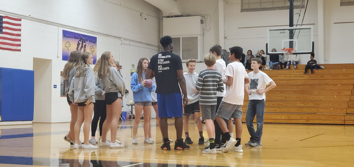 Lindsay Thompson tweet media