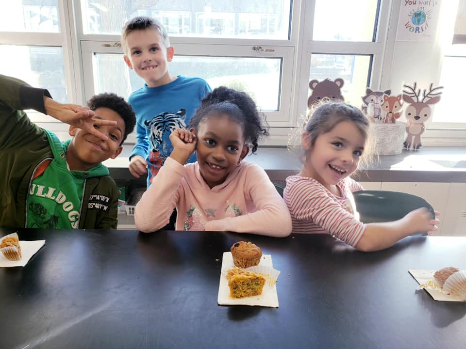 KimDriscollMA's tweet photo. 300+ breakfasts served each morning at @WHES_Salem!  Today, we celebrated our efforts to ensure that ALL @SalemSchoolsk12 kids enjoy FREE breakfast+lunch each school day. Great partnerships w/ @projectbread+@BCBSMA, along w/our food services+school staff, help make this possible. https://t.co/kyue3yFjfL