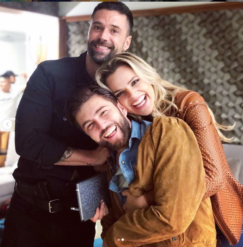 ESDLC7's tweet photo. Amado, El rojo y Diana te esperan ¡Esta Noche! con un nuevo capitulo de #ESDLC7 🤠 10/9c por Telemundo. @MatiNovoaB @NORIEGAfernando @Isacastillo7 https://t.co/u8z06RFEXd