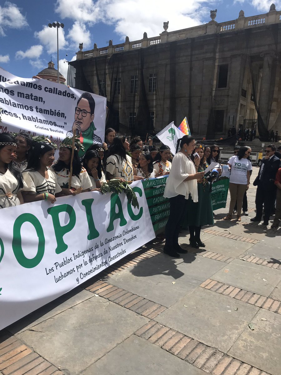 Mujeres amazónicas en la plaza de Bolívar!