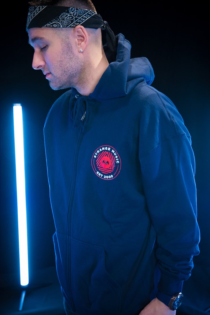 StrangeMusicInc's tweet photo. The #STRANGEGIVING sale is going on right now with 50% off tee's hoodies, music and more on https://t.co/YVZuqCC2XU! 🍂🍁 https://t.co/4c27eXYJzA