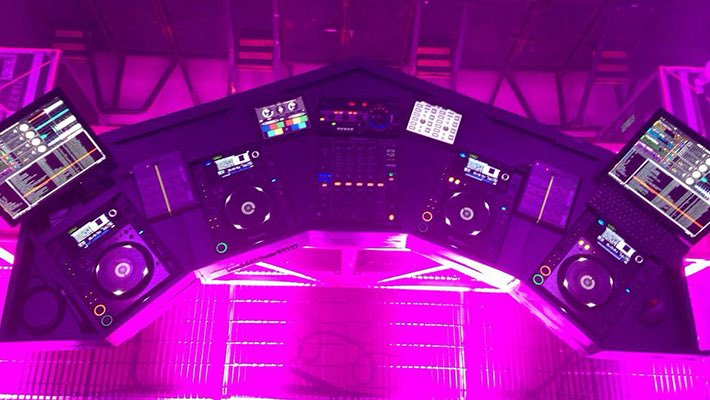 liodredpanda's tweet photo. My dream setup https://t.co/suFQSvi0VZ