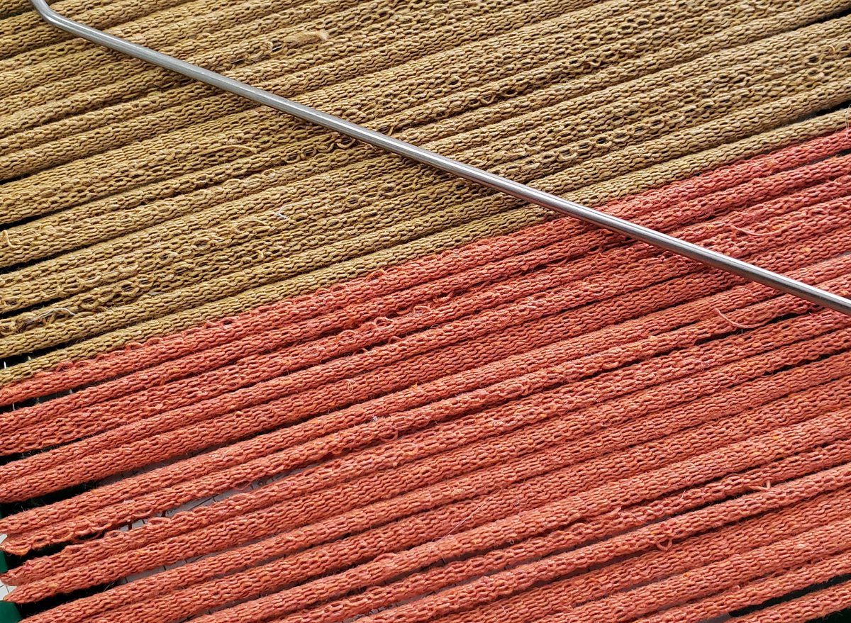 mellowmelonpan's tweet image. When I&apos;m stressed, it&apos;s really hard to convince myself to create, but today, I decided to do something simple: make a potholder on my potholder loom. 

#wip #potholder #potholderloom #handmade #fiberwork #fiberart #fiberartist