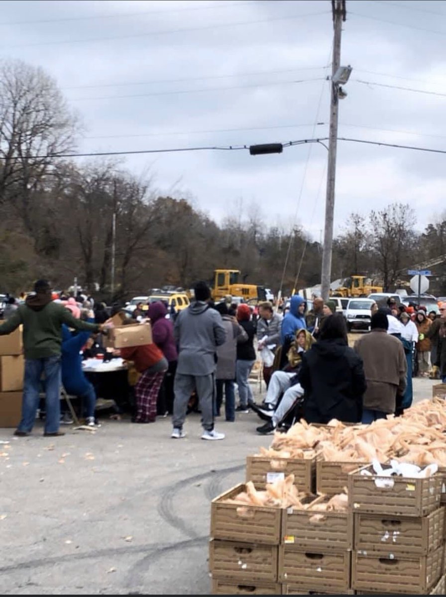 MrsBritWatson's tweet photo. An estimated 10,000 people stood in line in the cold for close to two hours to get food in my city on Saturday. Your “students need homework so they can learn responsibility” line is invalid. #edchat #ditchhomework https://t.co/ADTP8TwZ4G