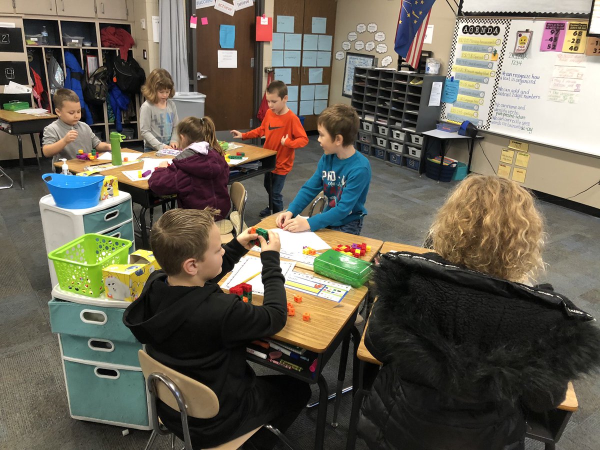McClellEmily's tweet photo. Little late but that’s alright! STEM Friday. Designing, engineering, testing, and improving our own fidget spinners. @MatthewMillerpe #tceStrong https://t.co/jTw6FQFEnK