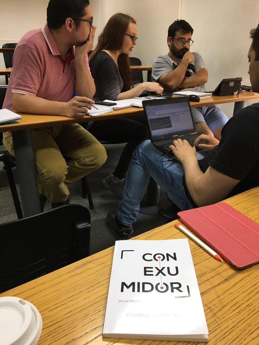 andressilvaa's tweet photo. Con mis alumnos del #MBA de la Universidad Central en el curso de #MarketingDigital con base en los libros #Conexumidor y #Conextrategia https://t.co/HxGlGEMcbp