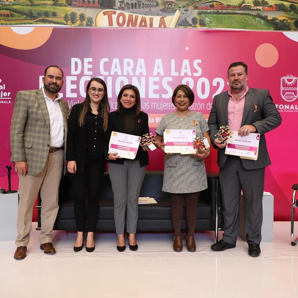 JAntonioTonala's tweet photo. Hoy sostuvimos un diálogo con la Consejera del IEPC @BeatrizRangelJ; el Fiscal en Delitos Electorales, @RSuro y la Subsecretaria de la #SISHM, Aracely Muriel Salinas; coincidimos en la responsabilidad que tenemos gobierno y sociedad https://t.co/yO2wfQLmsB