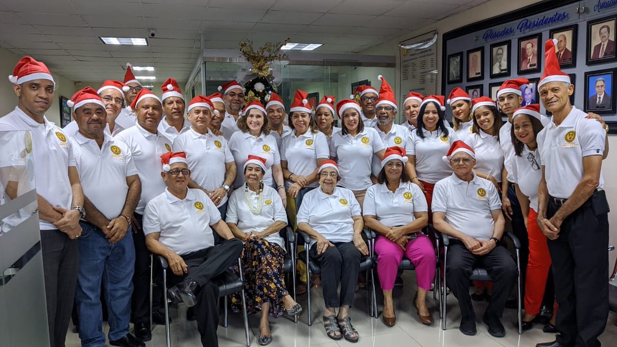 Urologodrperezg's tweet photo. Trabajar juntos, divertirnos juntos, celebrar nuestros logros y tristezas juntos nos ayudar a un mejor vivir, por eso en la #CoopDuarte damos gracias por el privilegio de estar #Juntos, #FelizNavidad2019. https://t.co/Nwh5fw7a1q