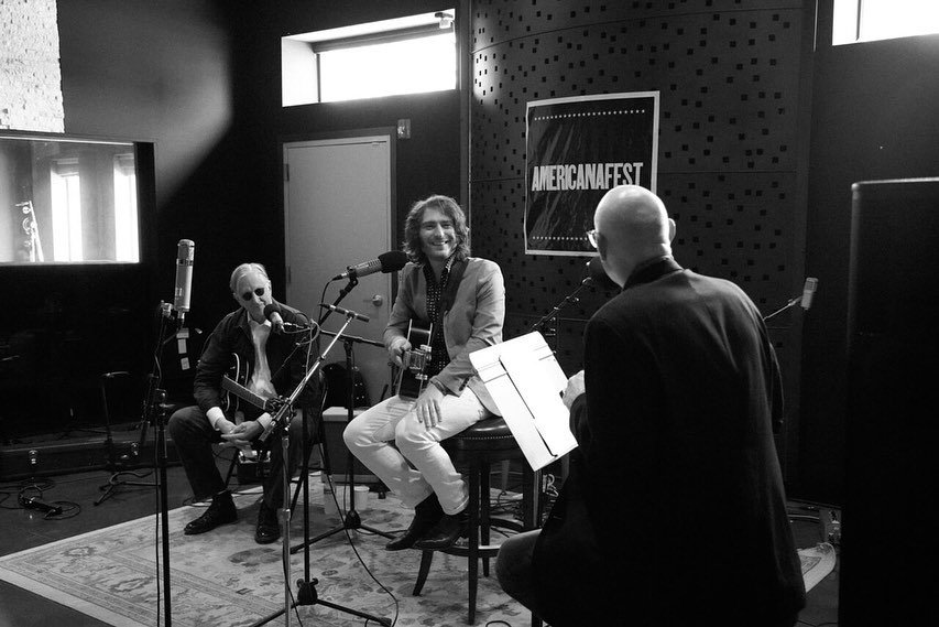 Rounder Records (@rounderrecords) on Twitter photo Now THIS is good radio! ⚡️
Take a listen to Logan Ledger & T Bone Burnett's <a href="/AcafeRadio/">Acoustic Cafe</a> performance / interview...
👉🏼 found.ee/LoganLedgerAco… 👈🏼 Now THIS is good radio! ⚡️
Take a listen to Logan Ledger & T Bone Burnett's <a href="/AcafeRadio/">Acoustic Cafe</a> performance / interview...
👉🏼 found.ee/LoganLedgerAco… 👈🏼