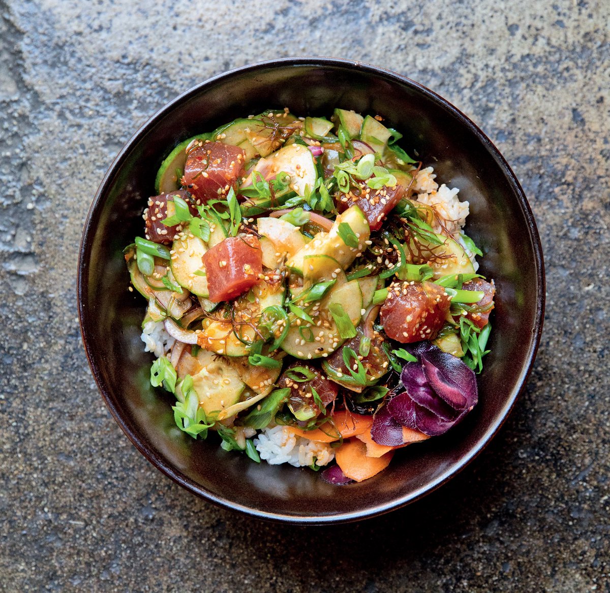 Coolfooddude's tweet photo. Poke has become enormously popular in the last five years. This ahi poke bowl includes rice, cubed raw tuna and seaweed and furikake sprinkles. https://t.co/SdSKaXt1pG #AhiPokeBowl #SushiMaster #nicksakagami #sushi #sahimi #japanesefood #bookreview https://t.co/0iEsqT1r19