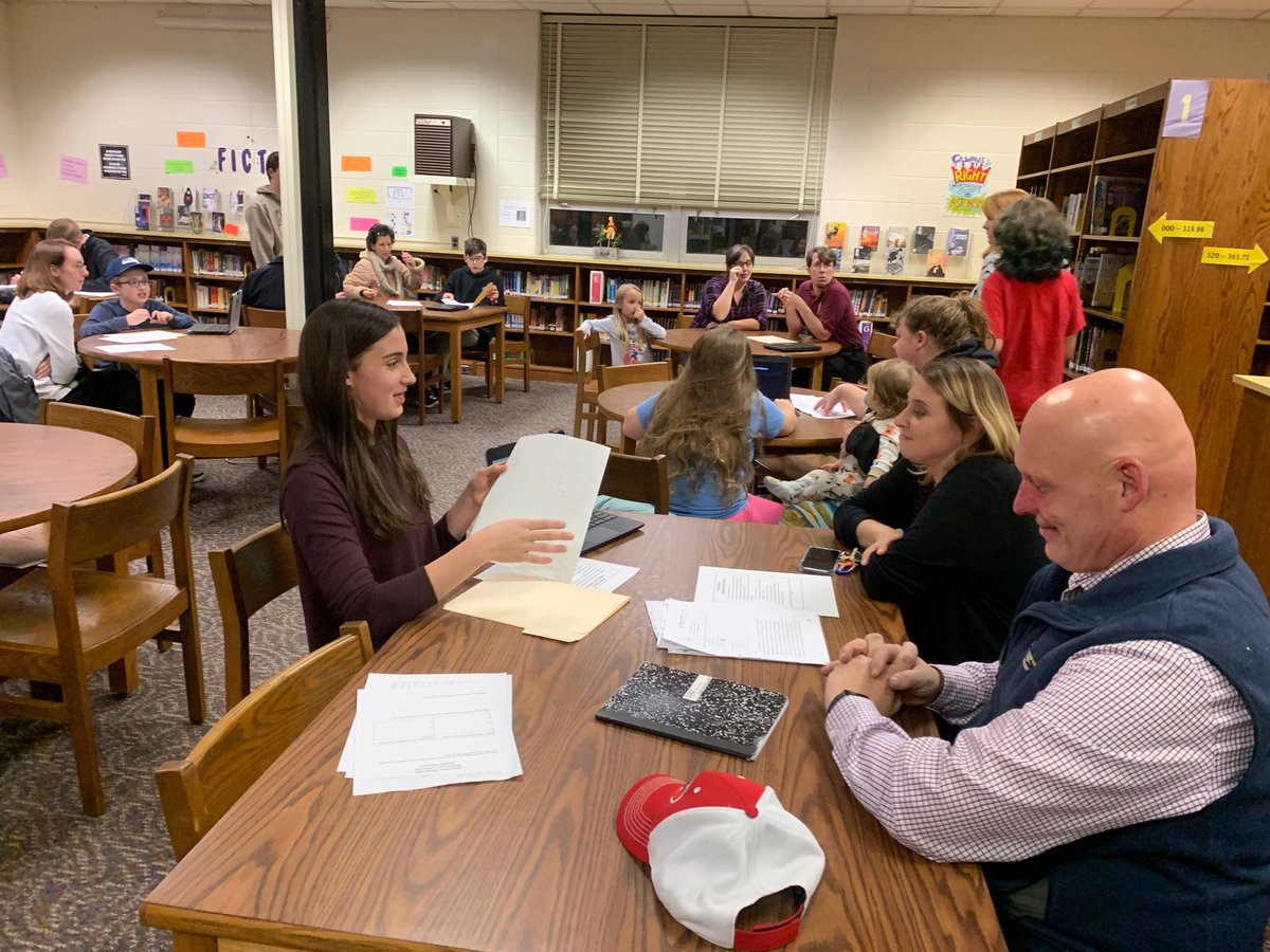 mcmsclark's tweet photo. MCMS students showcasing their work at our student led conferences ⁦@Davidaltizer9⁩ ⁦@studentssmiling⁩ #MCMSweroar #studentledconferences https://t.co/BkAdTYqdcF