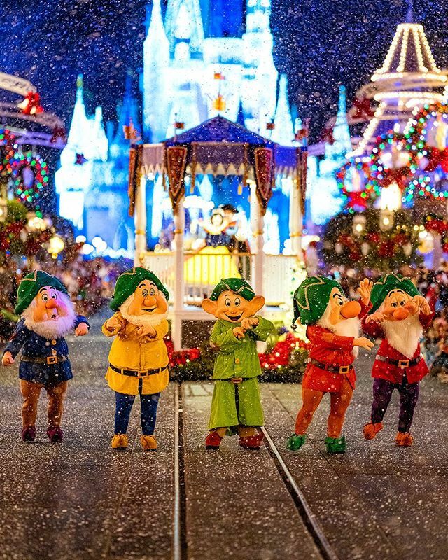 imaginography71's tweet photo. Snow Dwarfs #VeryMerry #MVMCP #MOUCP #DisneyHolidays #mickeysverymerrychristmasparty #mickeysonceuponachristmastimeparade #magickingdom #mainstreetusa #cinderellacastle #wdw #waltdisneyworld #disneyworld #disneyphotography #disneyphoto #disneyparks #bes… https://t.co/5DJYeLasl9 https://t.co/DQhviPnv61