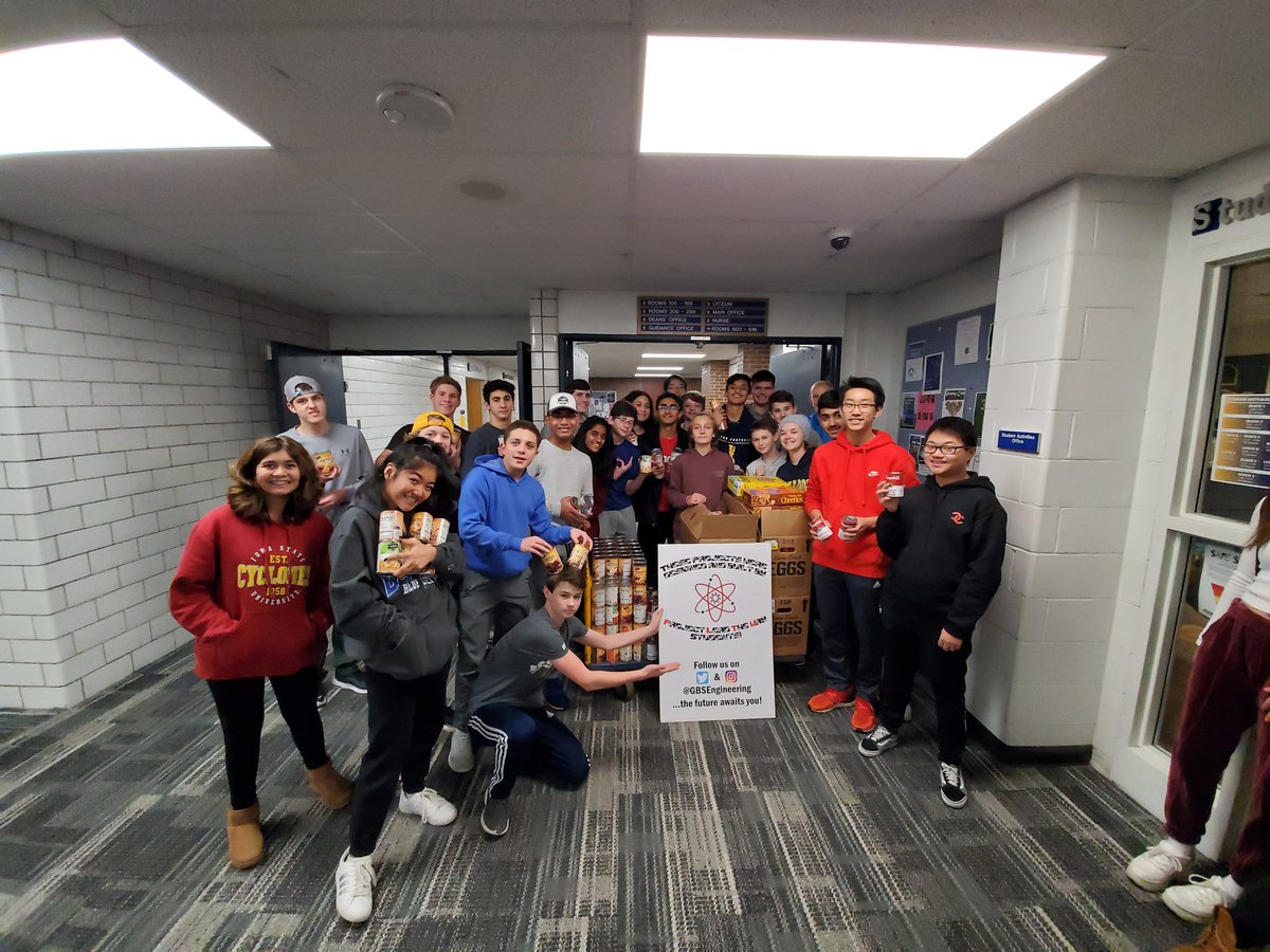 Justin_Zummo's tweet image. It was donation day for my Blue day class! They ended up with 1,356 points for the 2019 food drive! #gbsnow #gbsengineering