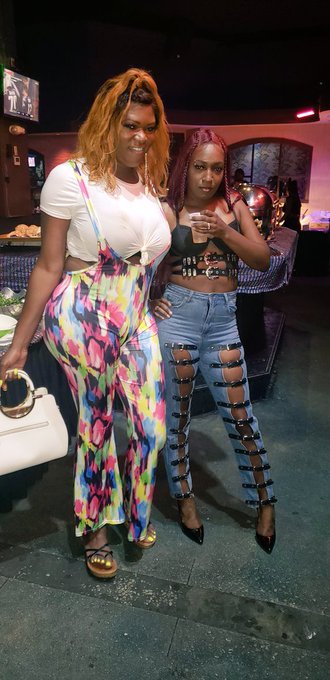 With my cousin in law Danielle🔥🔥🔥 https://t.co/C2jxYRaXJg<a href="/tag/transisbeautiful"class="tags"><span>#transisbeautiful</span></a>