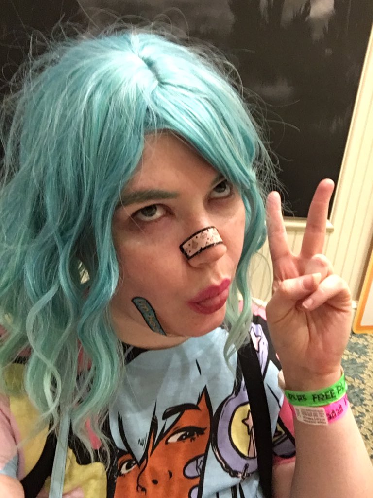 ThiccLizzie's tweet photo. Gathering pics my friends took since my hands were too tied up in cosplay! I will start the scrapbooking process of #FPF2019 this week. All I have are my before & after selfies of the Afterparty. Everything was rad, I can’t wait to attend next year! https://t.co/6a84BF6DWN