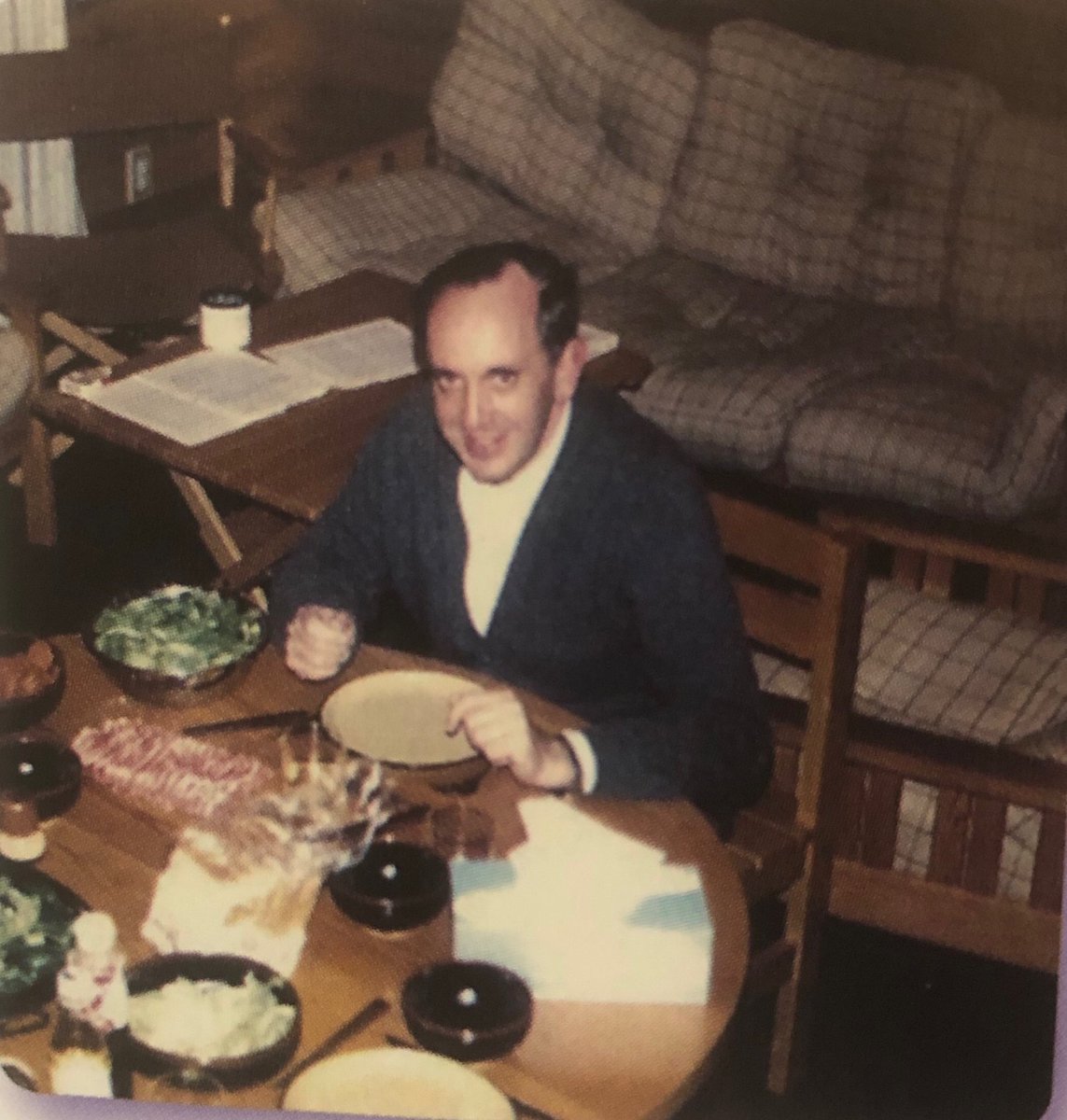 1987年、イエズス会日本管区のアルゼンチンの「学者」として
上智大学での聖歌会議のため訪日中の
ホルヘ・マリオ・ベルゴリオ神父(現在の #教皇フランシスコ )の写真。
2019年11月26日
#PopeinJapan