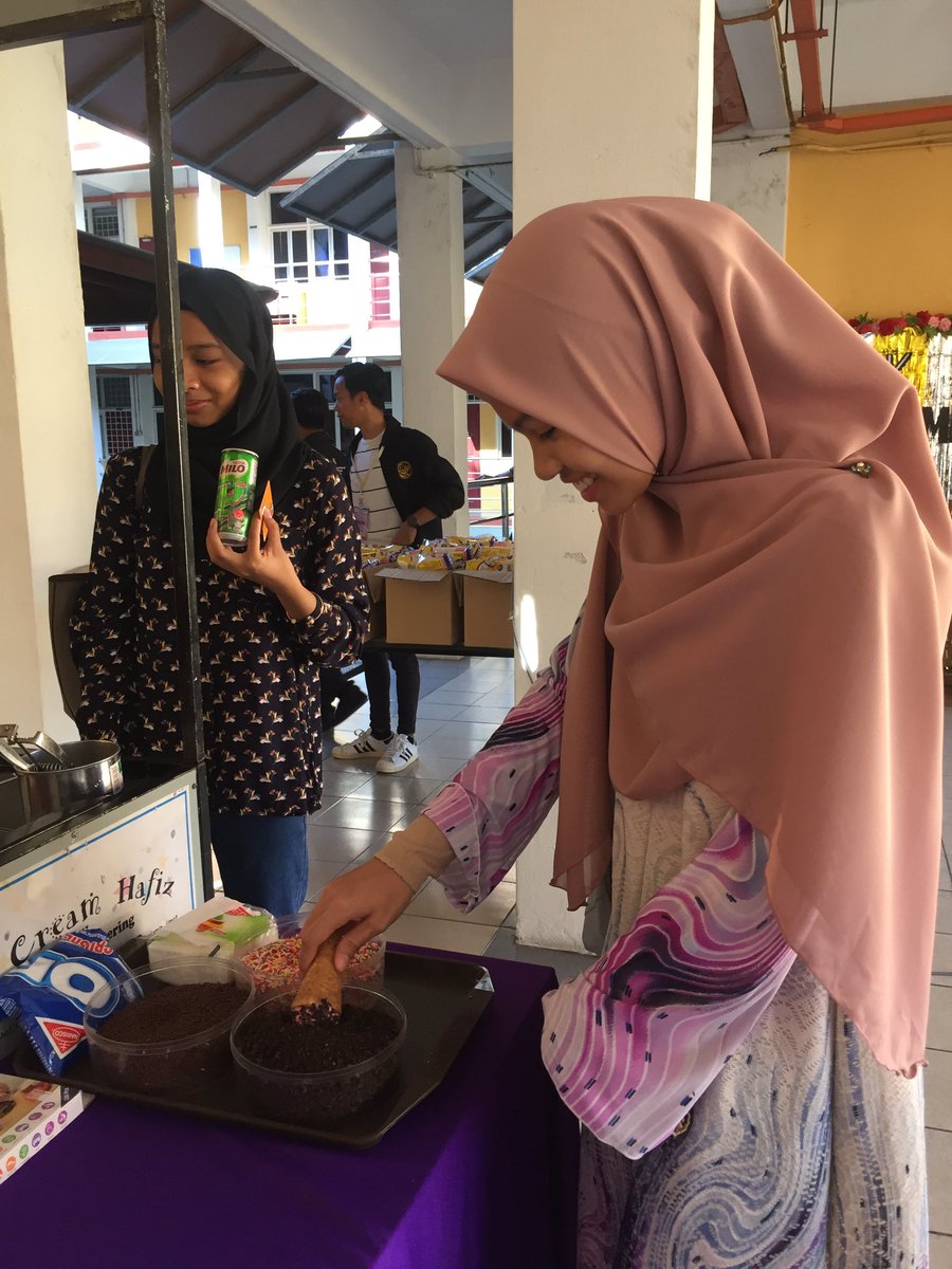 smfuuofficial's tweet photo. Antara pengundi yang awal.
Thank you for voting!
#FUUMENGUNDI #UiTMLaw #SMFUU #PRK19 https://t.co/qMokqaNzG5