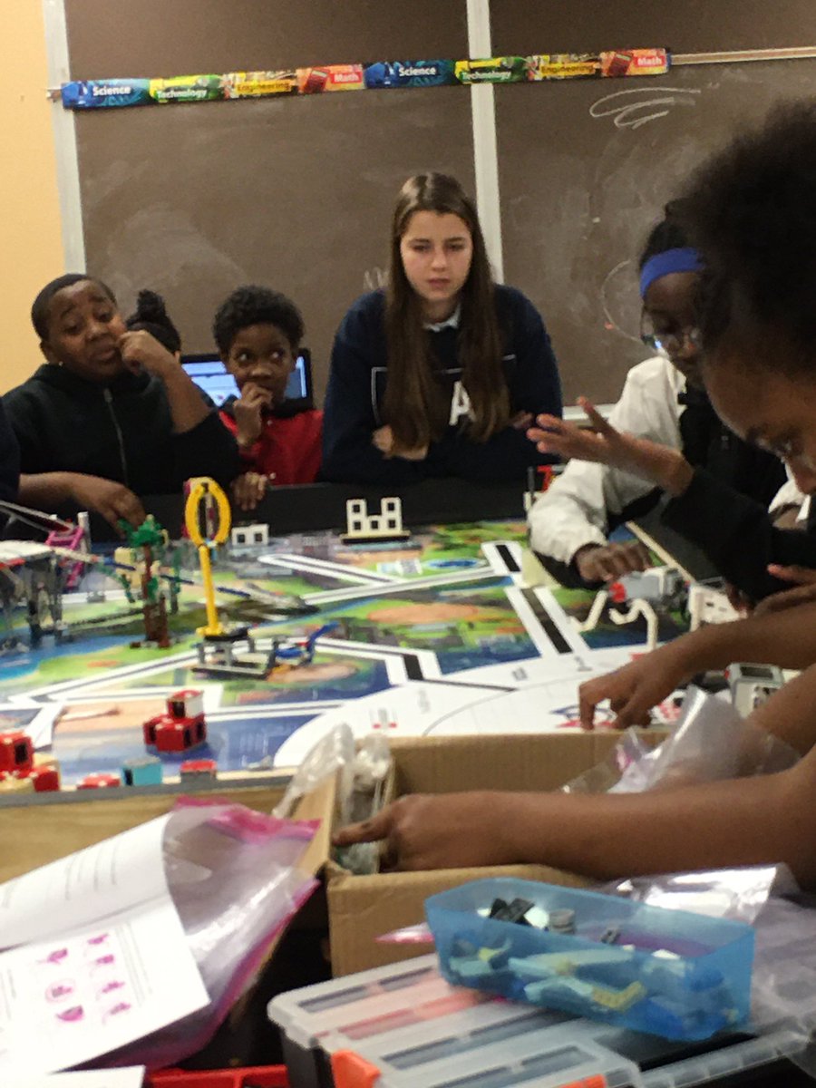 DocHal_Chem's tweet image. NYAN working with Project Exploration-sharing our love for robotics