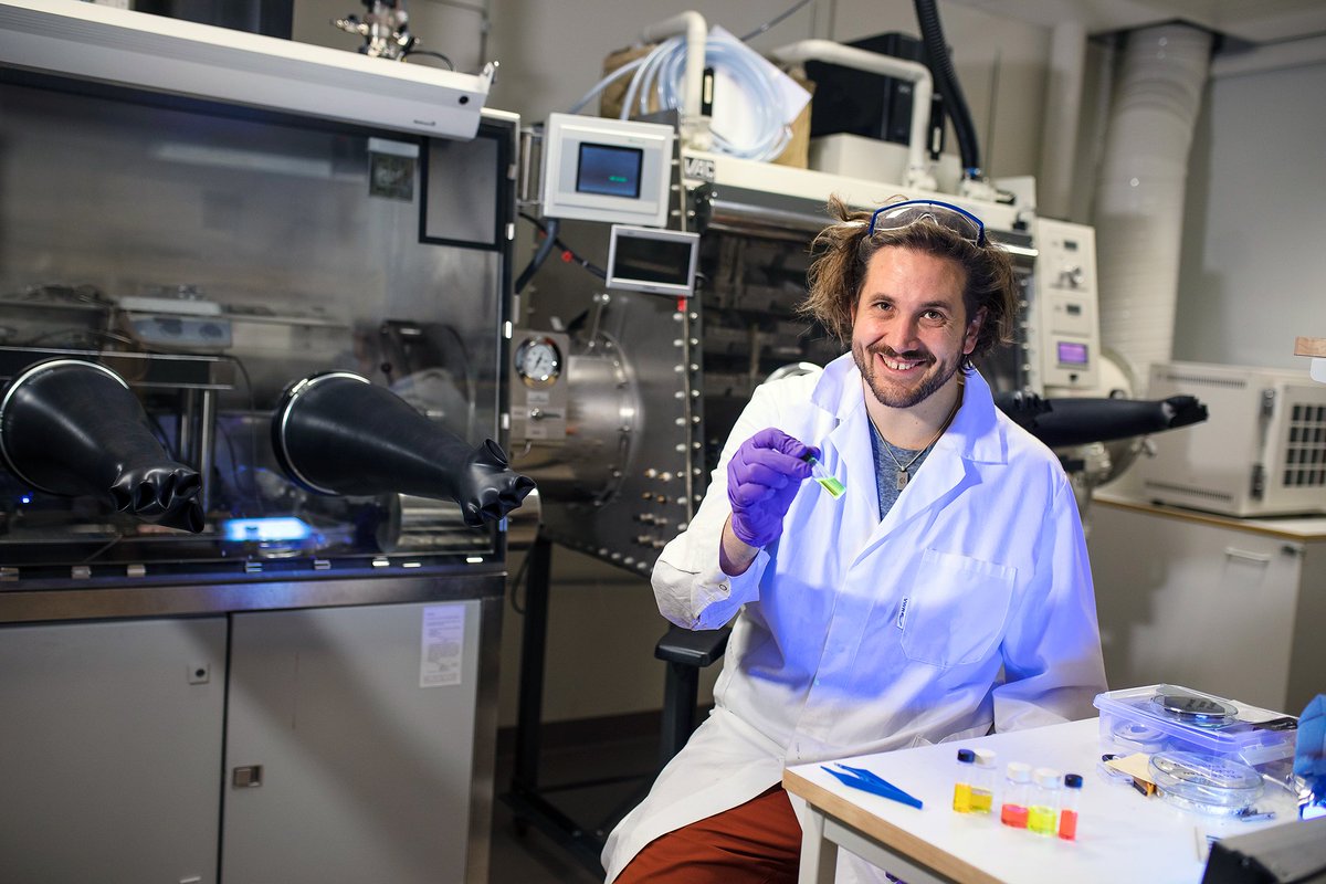MDCPrecision's tweet photo. Bright and efficient light without rare metals https://t.co/L4f7iyov40 #UmeåUniversity #MaterialsScience #OrganicLED #LED #Electronics #Photonics #ThinFilm #Semiconductor #LEC #VacuumChamber #MaterialsResearch #Manufacturing #UltraHighVacuum #LEDDisplay #Science #SmartPhone #UHV https://t.co/J3KrBpYyrN