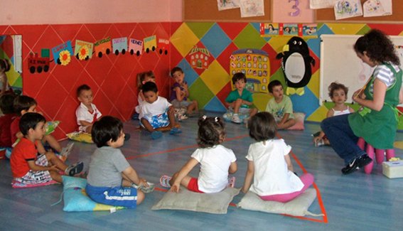 rocio_cata96's tweet photo. @bsernaa1 Los modelos tradicionales nunca desaparecerán, ya que en edades tempranas como educación infantil o educación primaria es necesaria la figura presente del docente para el desarrollo del alumnado, y la adquisición de las competencias necesarias en cada etapa. 
#Pec3Aula62019 https://t.co/Wwo8ib2A76