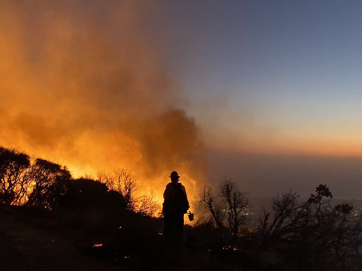 EliasonMike's tweet image. #CaveFire- Burning in the Los Padres NF on E. Camino Cielo near Painted Cave.