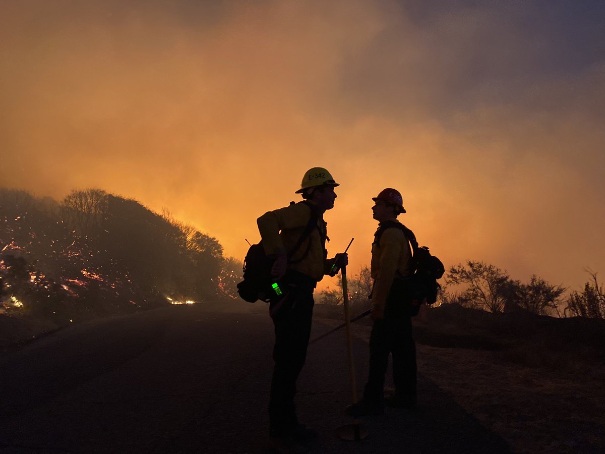 EliasonMike's tweet image. #CaveFire- Burning in the Los Padres NF on E. Camino Cielo near Painted Cave.