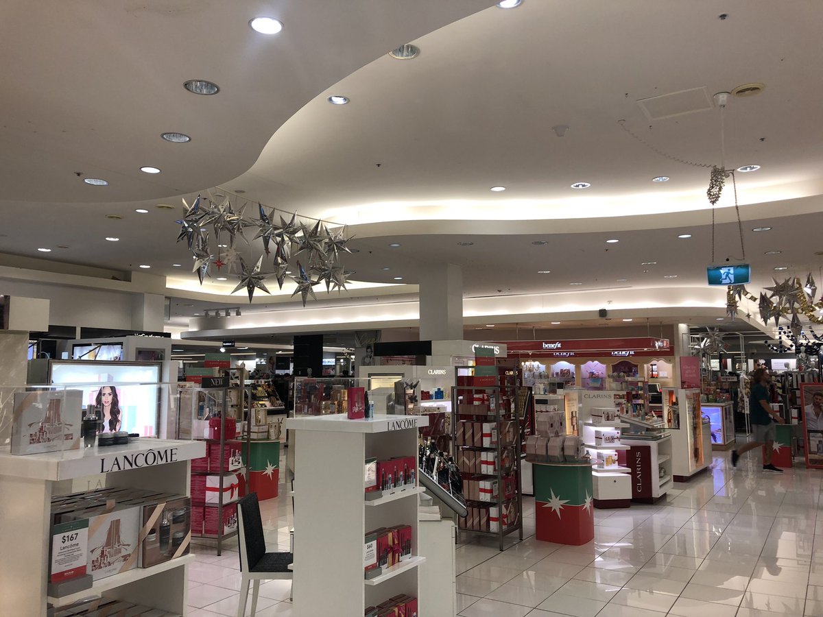 ScorpioGCoast's tweet photo. No danger of anyone serving me in MYER. l’ll just go home and buy on line. Been here a good five minutes. https://t.co/Yl2FfLOjli