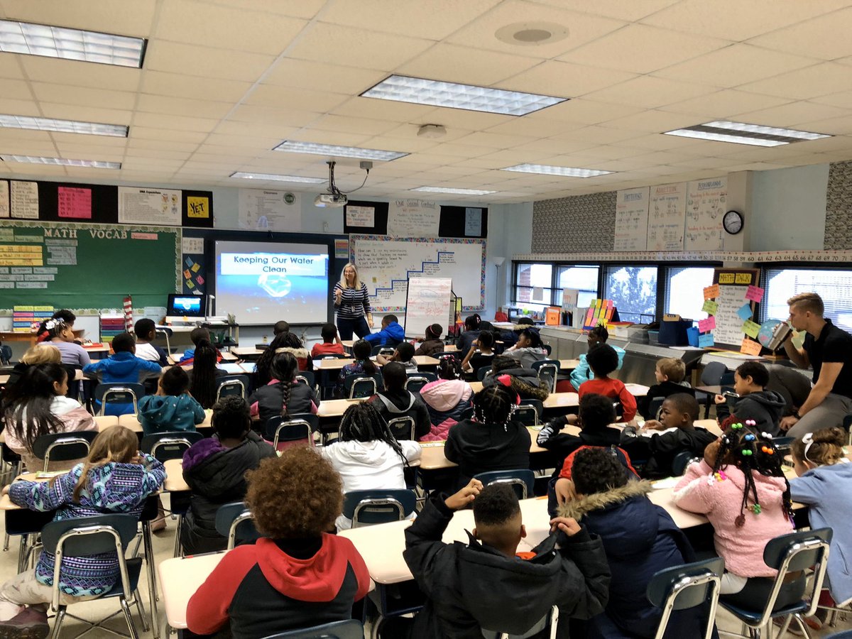 MrSmith_LES's tweet photo. You know you have an amazing team when half of your team is out with no subs so your remaining two teammates lead the entire grade level in their PBL lessons that were planned so no one would be behind! You all rocked it out day! @GMASteam  @JameaLarkin1 @SPorpigliaGMA 💚👍🏼 https://t.co/VyUsdbZsY6