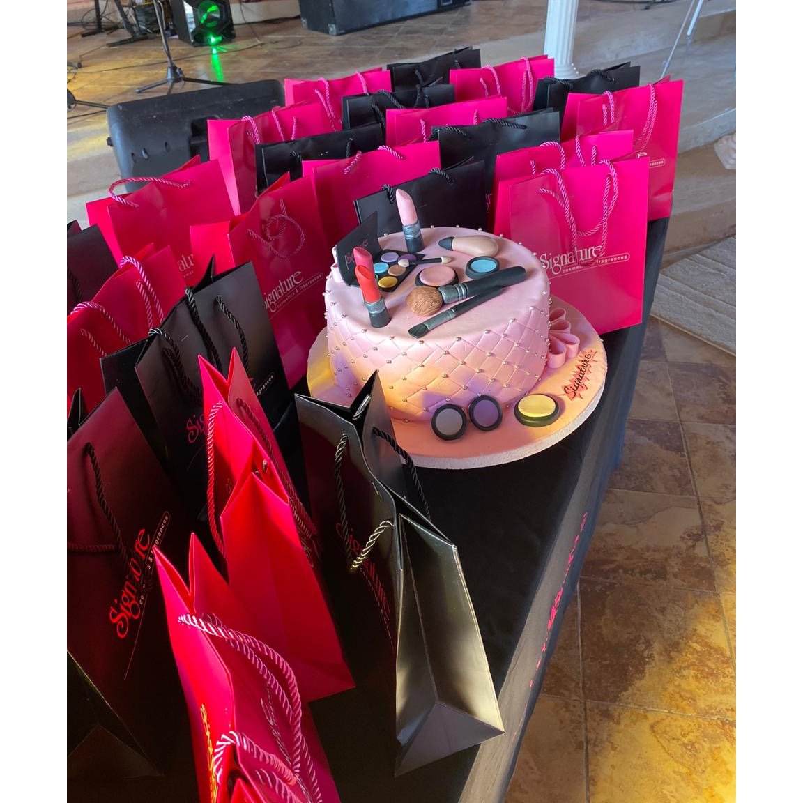 sigcosmetics's tweet image. 1 week until the TOP10 beauties unite for the Face of Miss Signature Finals! This is what they have been doing, giving back to their community. 💞 #foms1920 #csiprojects #community #top10 #faceofmisssignature #finals #signaturecosmetics #lovesignature