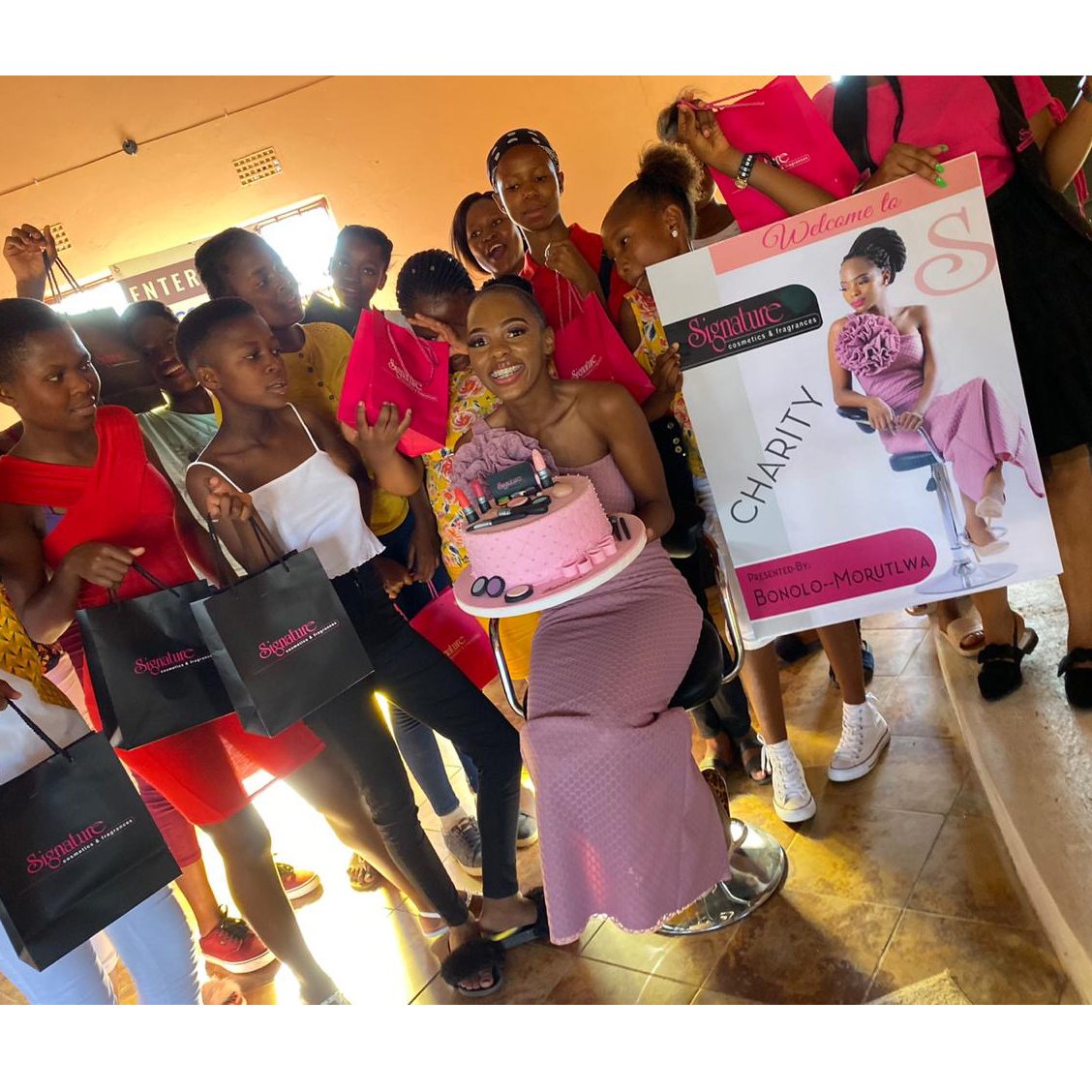 sigcosmetics's tweet image. 1 week until the TOP10 beauties unite for the Face of Miss Signature Finals! This is what they have been doing, giving back to their community. 💞 #foms1920 #csiprojects #community #top10 #faceofmisssignature #finals #signaturecosmetics #lovesignature