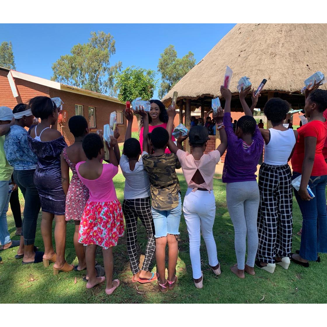 sigcosmetics's tweet image. 1 week until the TOP10 beauties unite for the Face of Miss Signature Finals! This is what they have been doing, giving back to their community. 💞 #foms1920 #csiprojects #community #top10 #faceofmisssignature #finals #signaturecosmetics #lovesignature