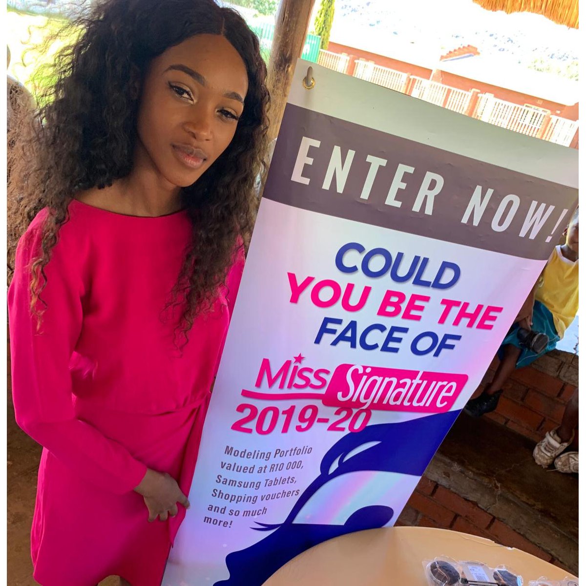 sigcosmetics's tweet image. 1 week until the TOP10 beauties unite for the Face of Miss Signature Finals! This is what they have been doing, giving back to their community. 💞 #foms1920 #csiprojects #community #top10 #faceofmisssignature #finals #signaturecosmetics #lovesignature