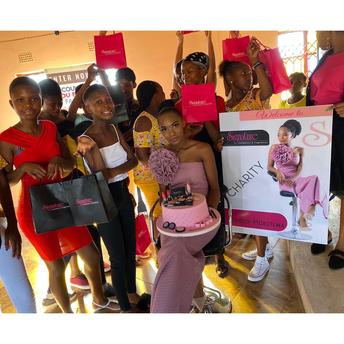 sigcosmetics's tweet image. 1 week until the TOP10 beauties unite for the Face of Miss Signature Finals! This is what they have been doing, giving back to their community. 💞 #foms1920 #csiprojects #community #top10 #faceofmisssignature #finals #signaturecosmetics #lovesignature