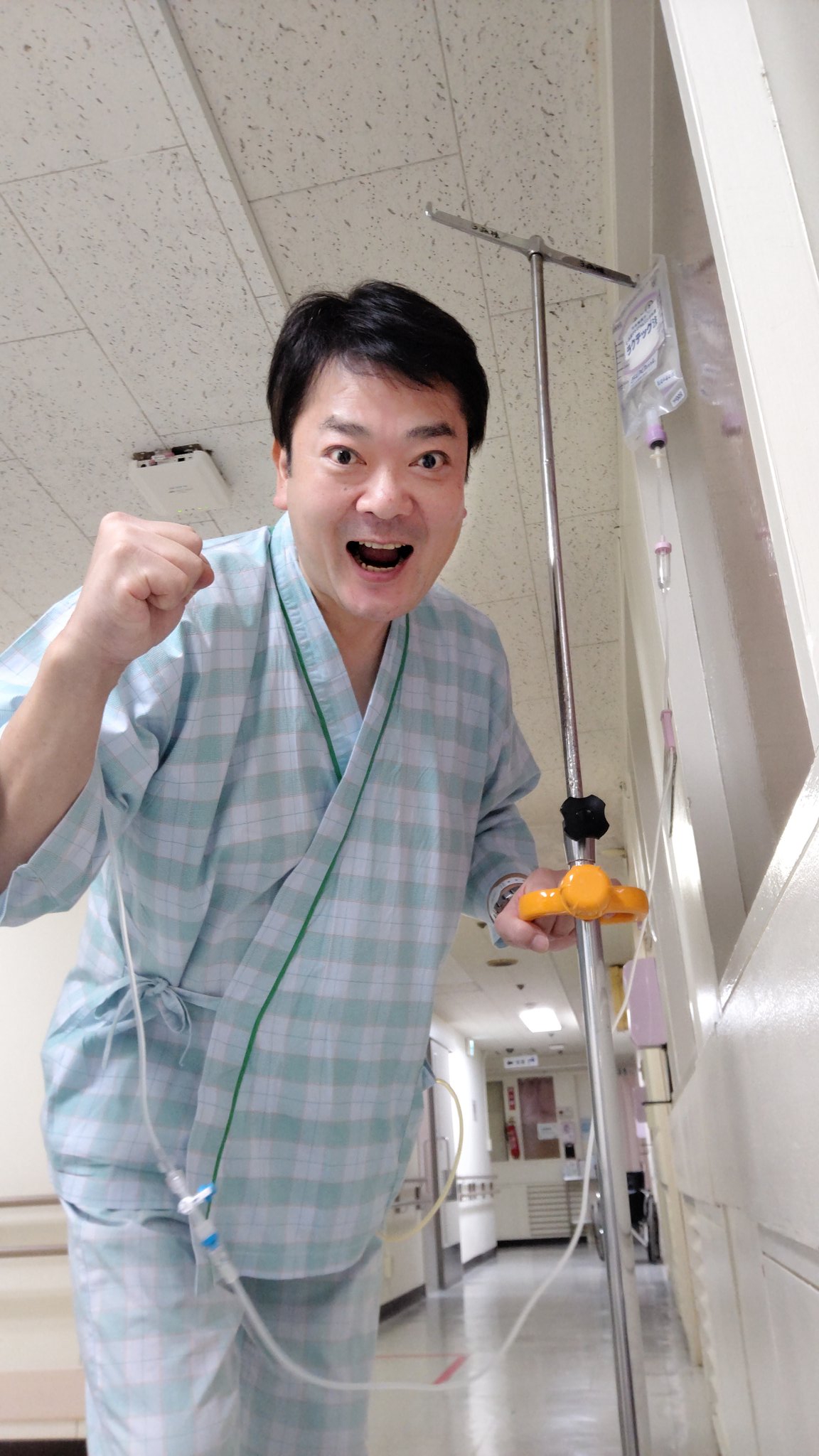 立川談笑 お知らせ 立川談笑の病気について ご心配頂いております 私立川談笑の病状についてご報告いたします 病名 病名は S状結腸穿孔 つまり 大腸に穴が開いた ということです につづく T Co 2n3ua3gy2u Twitter