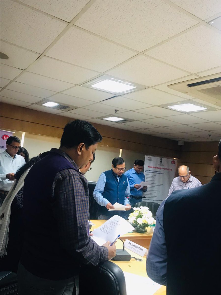 Sh. @aloksaxena02, JS, NACO reads out the #Preamble both in Hindi and English to mark 70th anniversary of the adoption of the Indian Constitution by the Constituent Assembly. #constitutionday2019 #preamble @PMOIndia @drharshvardhan @MoHFW_INDIA @AS_RNTCP @drngoel @PIB_India