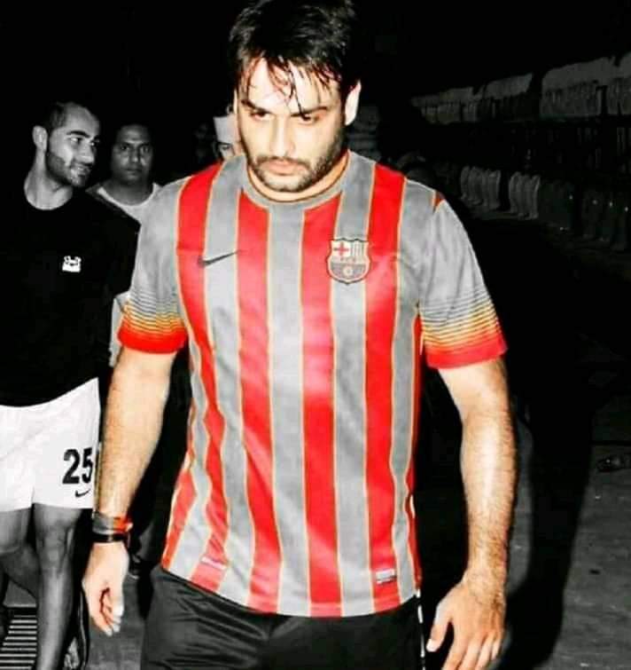 Multi talented person Actor Chief Footballer PainterPhotographer & so on My Vote goes to  #VivianDsena forSexiest Star of The DecadeSexiest Star of 2019  #AsjadNazirSexyList2019 #EasternEyeSexyList2019  @asjadnazir