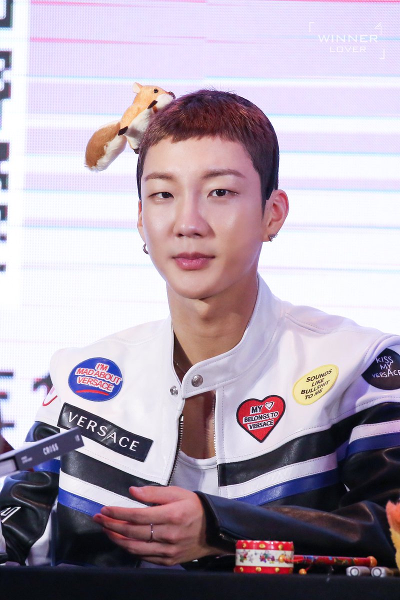 winner4lover's tweet photo. 191120 
🇨🇳청도팬싸

🌼🌸🌞🌺🌹🌷💐🍄🍀

#위너 #이승훈
#HOONY #WINNER https://t.co/8YGIaz0Cbj