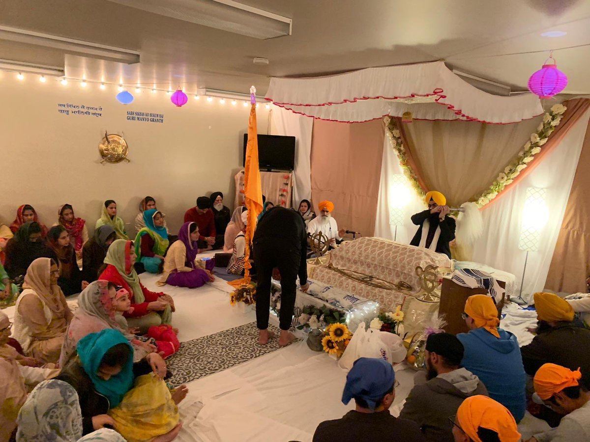 1. This past week students organized, led and held prayers in places like Montreal, Thunder Bay, and Cape Breton to celebrate the 550th Gurpurb.2. In Thunder Bay, students were the driving force in creating the first Guru Ghar there.