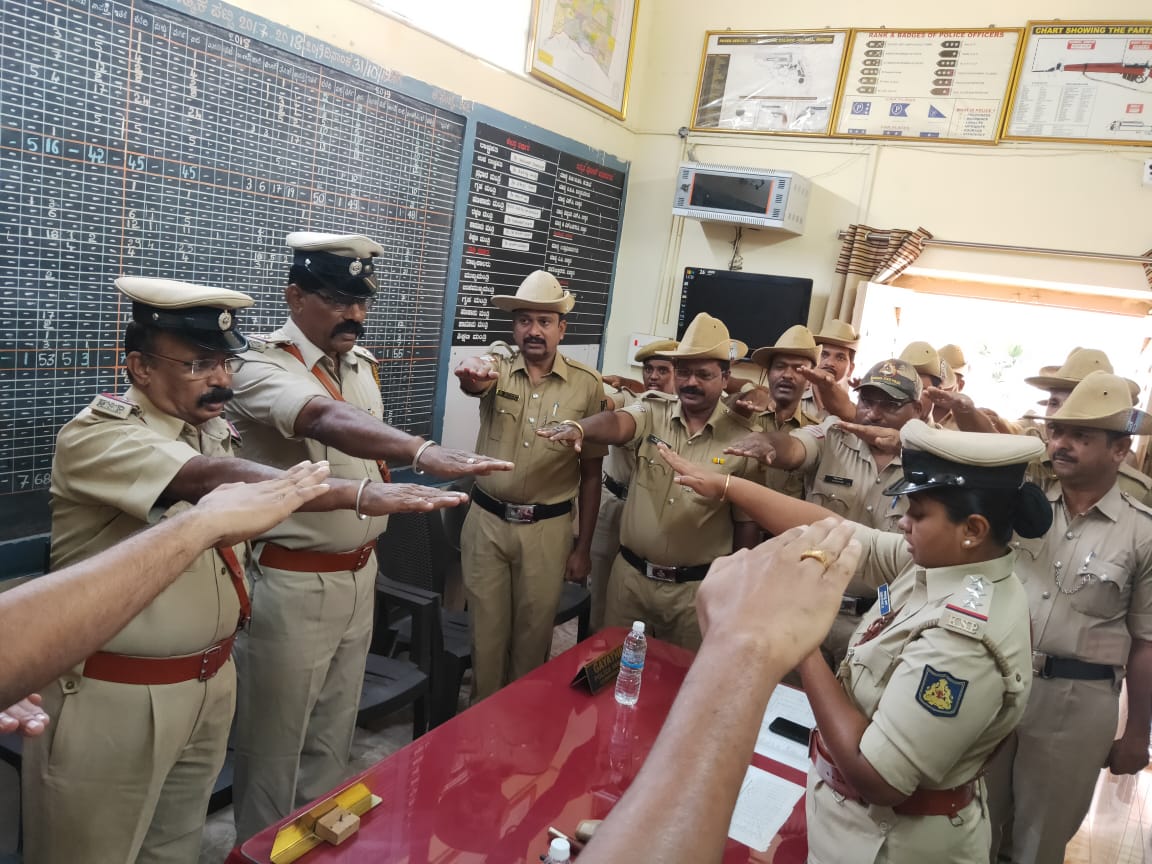 Taking Constitutional Oath by Officers and Staff in Gandhinagar Police Station
