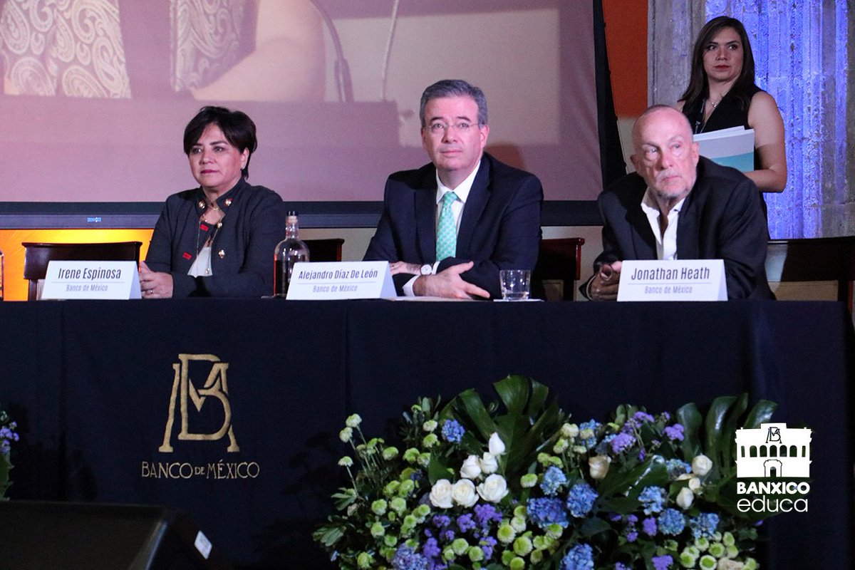 BanxicoEduca's tweet photo. Ceremonia "Premio Contacto Banxico 2019"
#PCB2019 #BancodeMéxico https://t.co/uwRmey5UR1