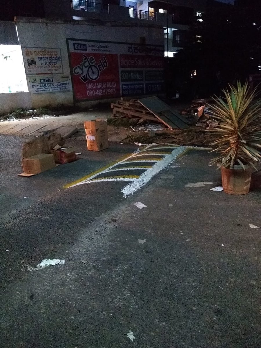 TheLakeRoadGuys's tweet photo. When residents execute what #BBMP should do to safeguard citizens. 

#HNhalliLakeRoad 

@kdevforum @Dkhallirising @WFRising @TOIBengaluru @THBengaluru https://t.co/XQ9TNdwfQ2