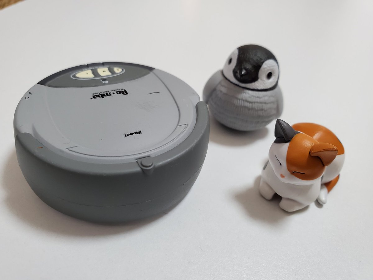 O Xrhsths こんちゃん Sto Twitter 最近お迎えしたガチャたち Roomba Original 福福ペンギン コウテイペンギン ヒナ ハグコットにゃんこ 三毛猫 おすわり ルンバはプルバックで自走 本物のようにターンも します ガチャ Roomba 福福