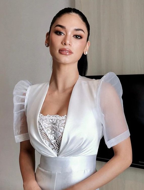 denjamyr's tweet photo. ETO NA!!! BACK TO BACK TO BACK NA MGA BEKS!! #AtinTwo

#GaziniGanado5
#MissUniversePhilippines https://t.co/IveU406Szy