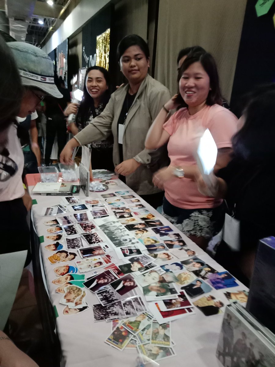 resyielxoxo's tweet photo. KCON3 is 🔥
Grabe akong kwarta nahurot haha. Nalingaw kos album raffle katung tag 3 per bunot HAHA 30 na akong na gasto puro sorry 💔 huhu pero oks lang haha.. I lost my voice sa pag cheer sa nag cover sa OH LA LA and Love Shot❤ 
@EXOLCDO #EXOLCDO #CDOKCON3 https://t.co/zgQuy5bUyP