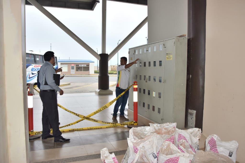 Larry_vite's tweet photo. #TerminalTerrestre #Readecuaciones
Para mejorar las condiciones de algunos locales y fortalecer el patio de comidas estamos haciendo readecuaciones dentro del terminal terrestre
#VamosAMejorar 💪
Administración19-23 🐫
Camellando siempre
LArry Alcalde ✔ https://t.co/nQXgpKlKUU