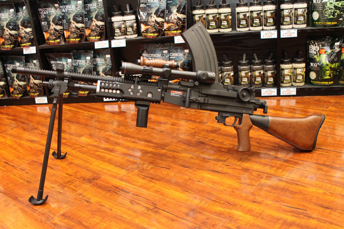 九六式軽機関銃にВ-50ハンドガードを装着！ スコープやグリップなど