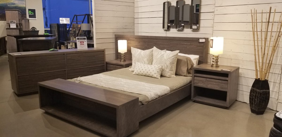 woodhavenguelph's tweet photo. The Ledge Rock Queen set with floating Nightstand and blanket storage in the footboard. What would you store inside?
#bedstorage #bedroominspirations #hancdcrafted #solidwood #SleepHealth #locallymade
https://t.co/Vo3A71EVRg https://t.co/641Je1bm3u